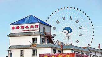 在特克斯想居高临下赏景,可选择搭乘摩天轮或热气球。